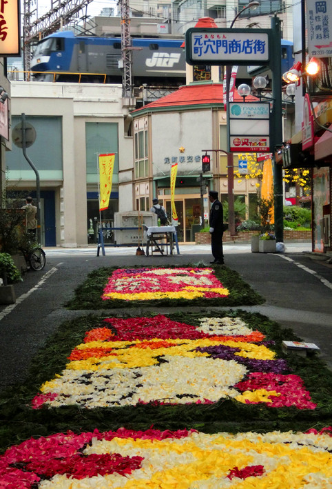  神戸インフォラータが元町で開催されてます。
